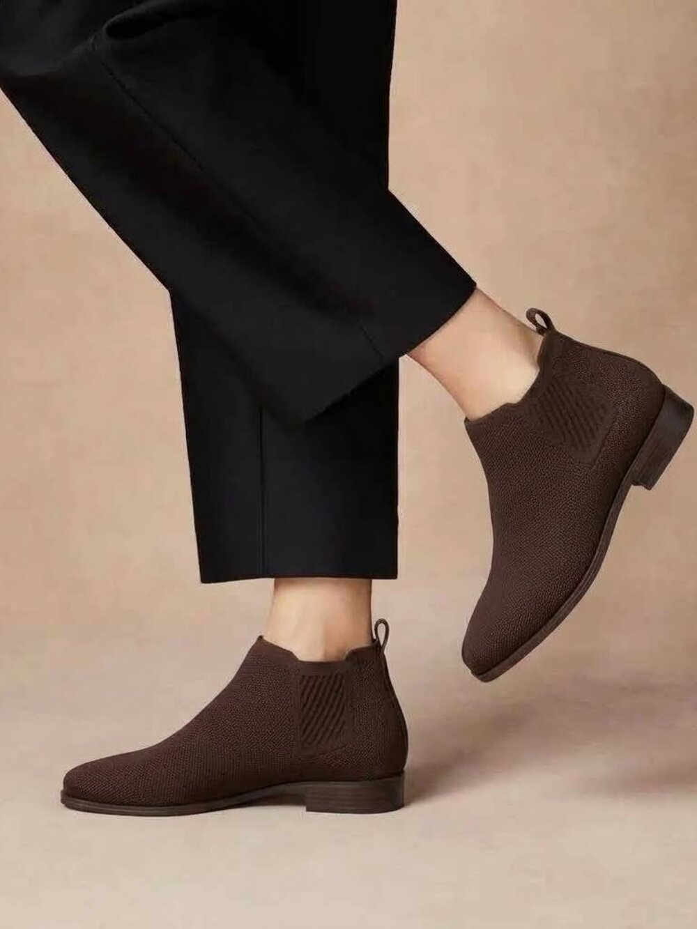 Vivaia NWOT Ryan Pro Square-Toe Water-Repellent Slip-On Chelsea Boots US 9.5